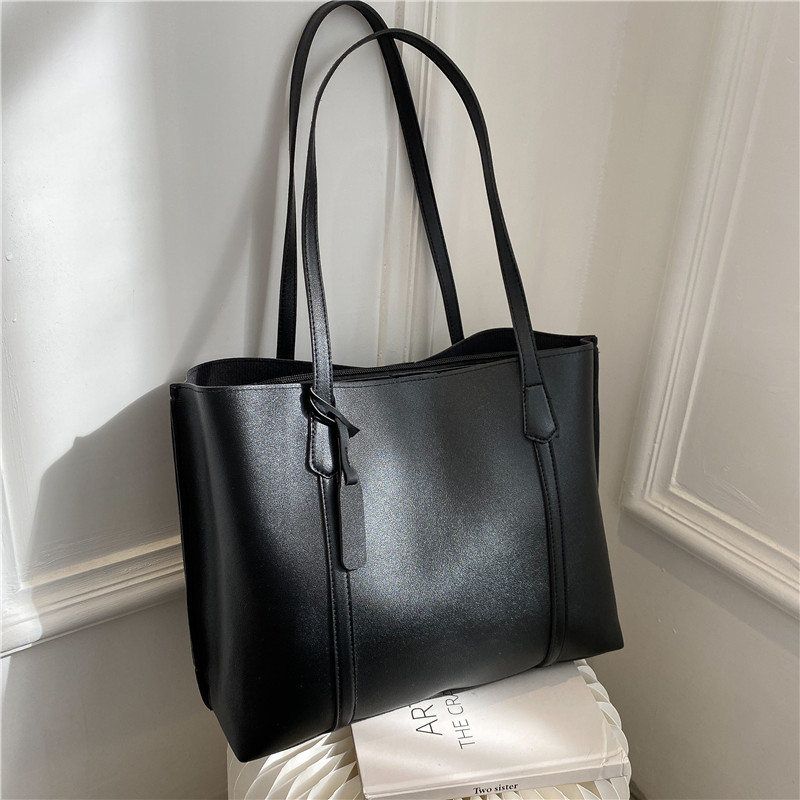 Klasyczna czarna torba typu to – Leatherworking Classic recenzja i cena