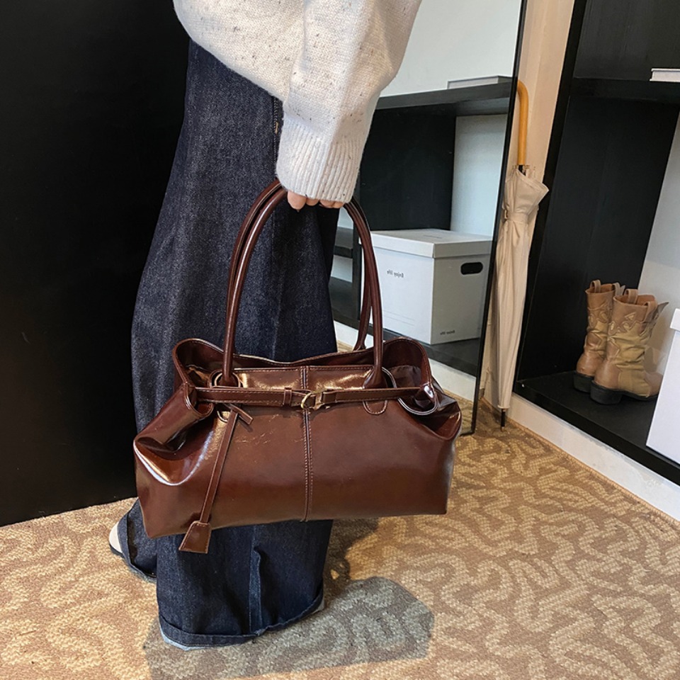 Zimowa torebka hobo z olejowan – Leather Work Bag Women recenzja i cena